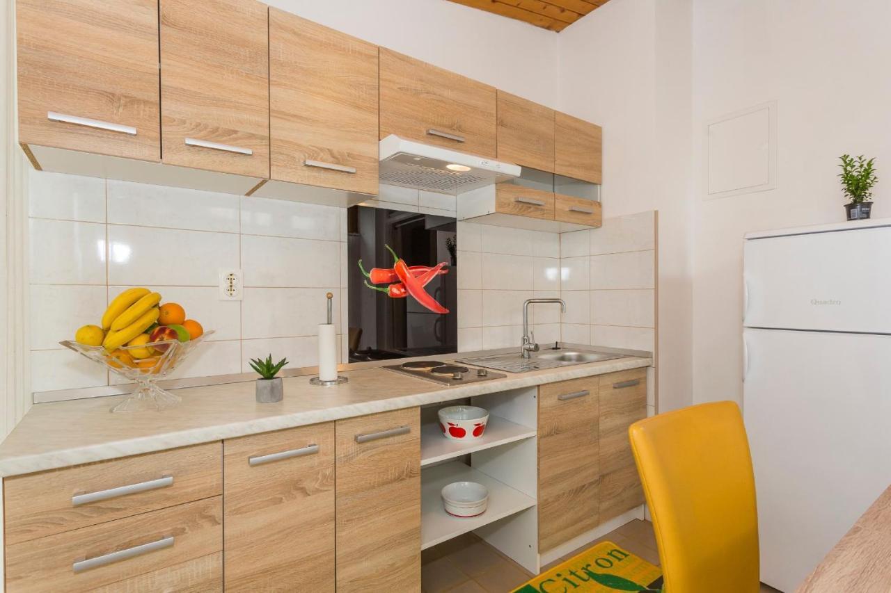 Comfortable Modern Studio With Shaded Patio Split Exterior photo
